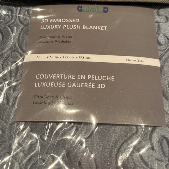 NWT 3D EMBOSSED LUXURY PLUSH BLANKET 🔥🔥 - Picture 6 of 8
